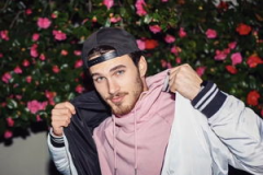 娱乐圈吃瓜博主敲锤男,吃瓜博主敲锤某男生,真相令人震惊! 娱乐圈吃瓜博主敲锤男,吃瓜博主敲锤某男生,真相令人震惊!