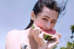 娱乐吃瓜头像女,揭秘网红头像背后的故事 娱乐吃瓜头像女,揭秘网红头像背后的故事